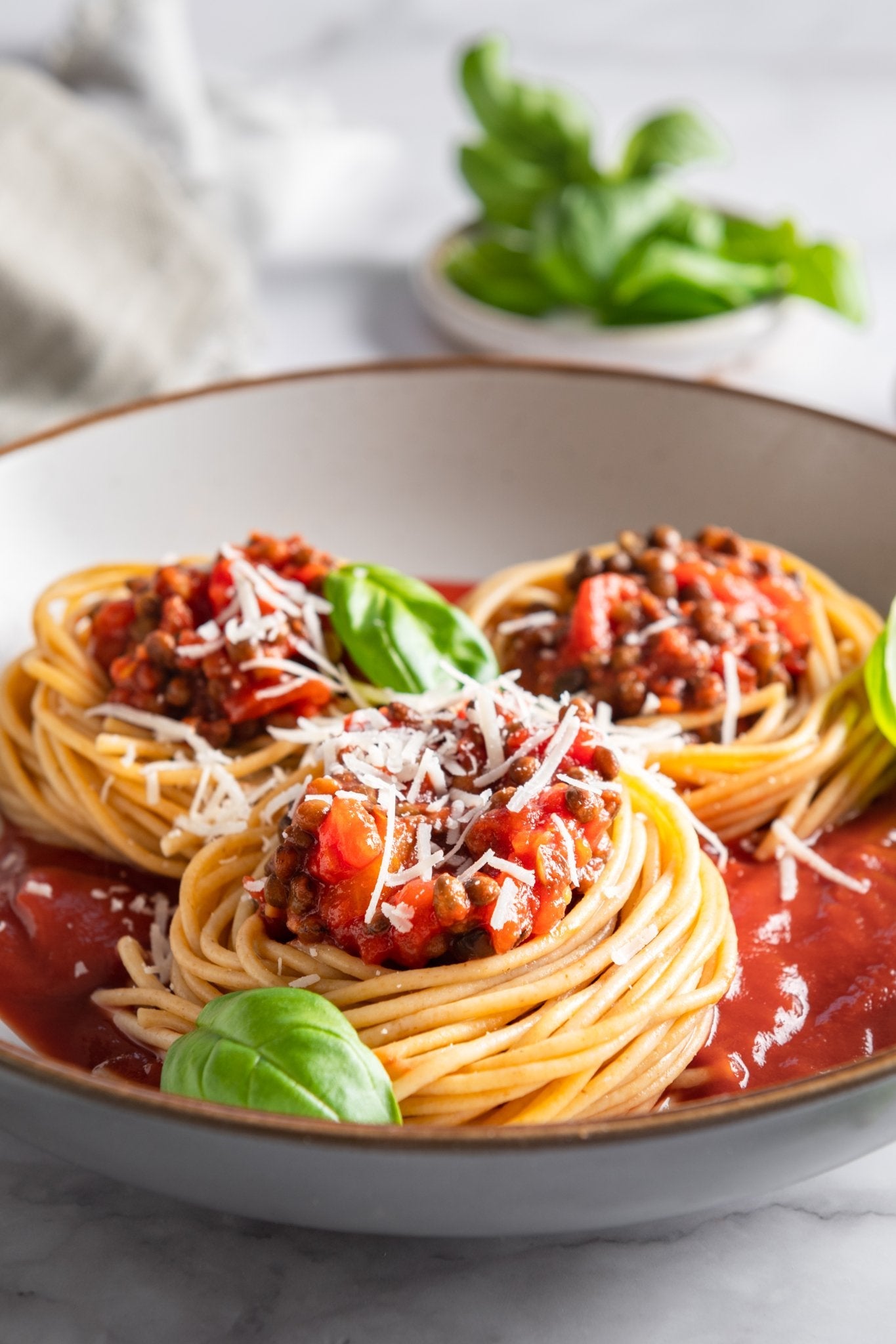 Gesund und lecker: CBD-infundierte Linsen-Bolognese für ein vollendetes Geschmackserlebnis. - Bud Brothers